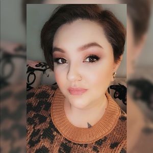 Meet your Posher, Adrianna